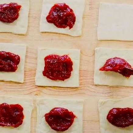 Adding guava jam or paste to center